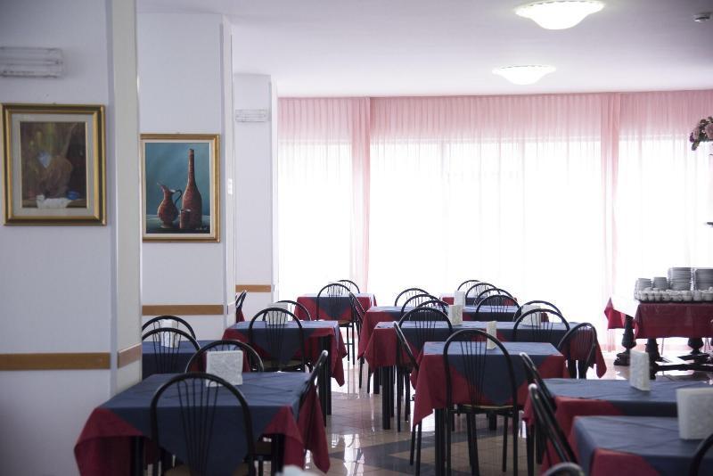 Hotel Settebello B&B Чезенатіко Екстер'єр фото