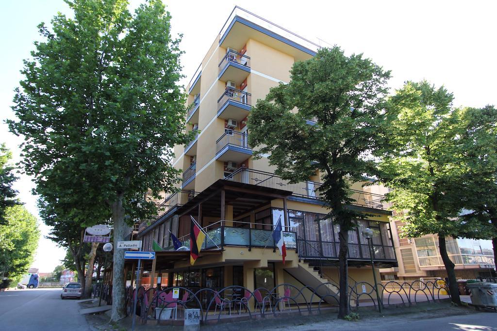 Hotel Settebello B&B Чезенатіко Екстер'єр фото