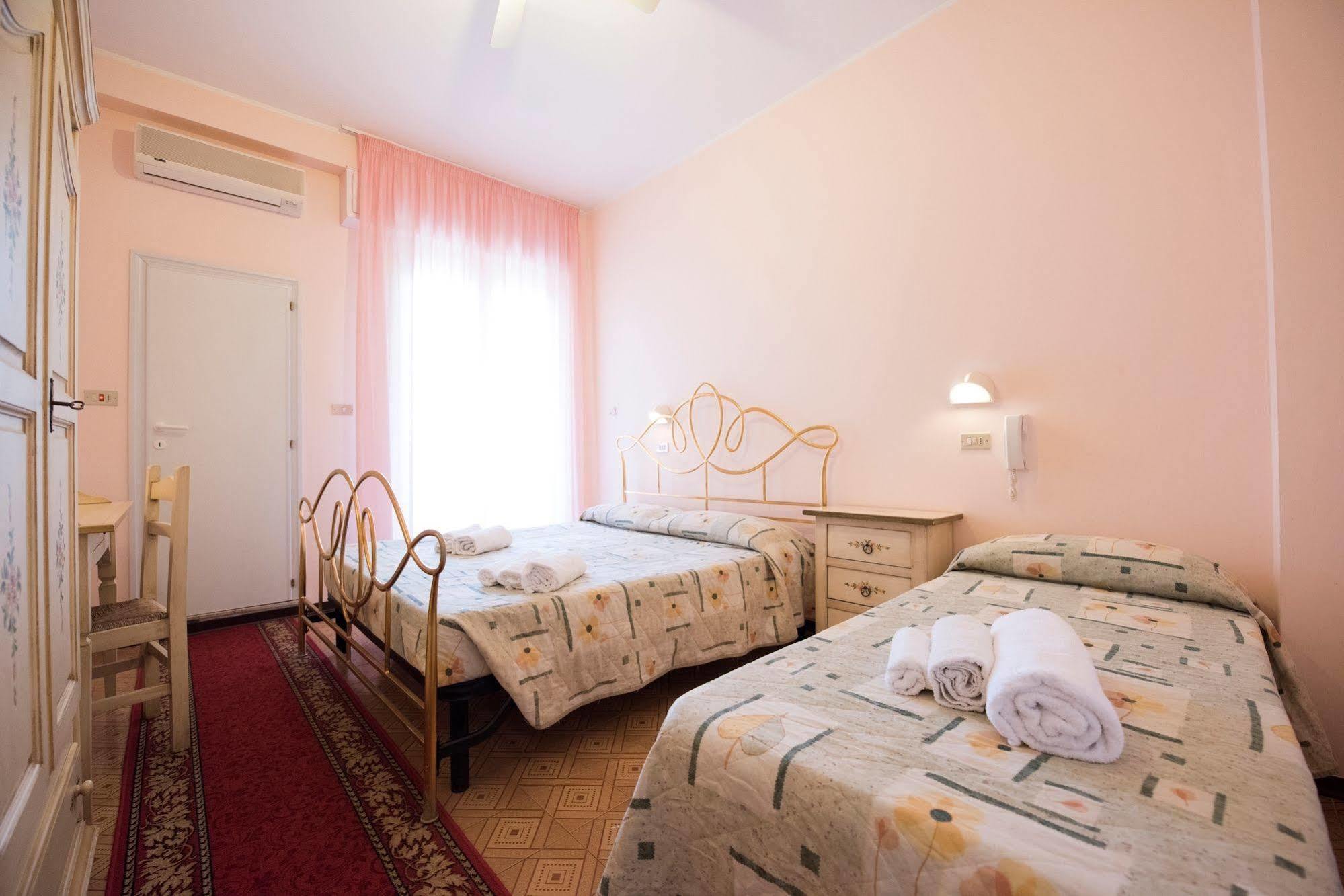 Hotel Settebello B&B Чезенатіко Екстер'єр фото