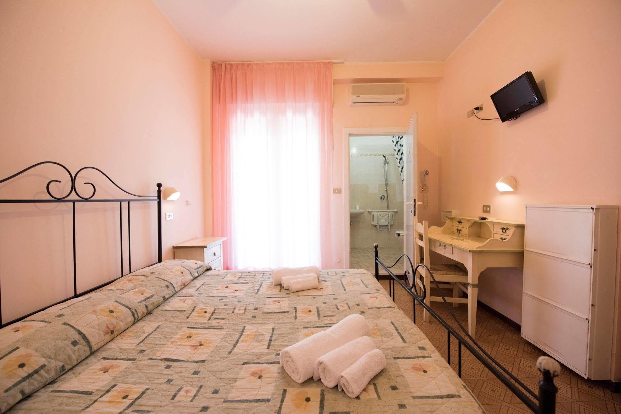 Hotel Settebello B&B Чезенатіко Екстер'єр фото