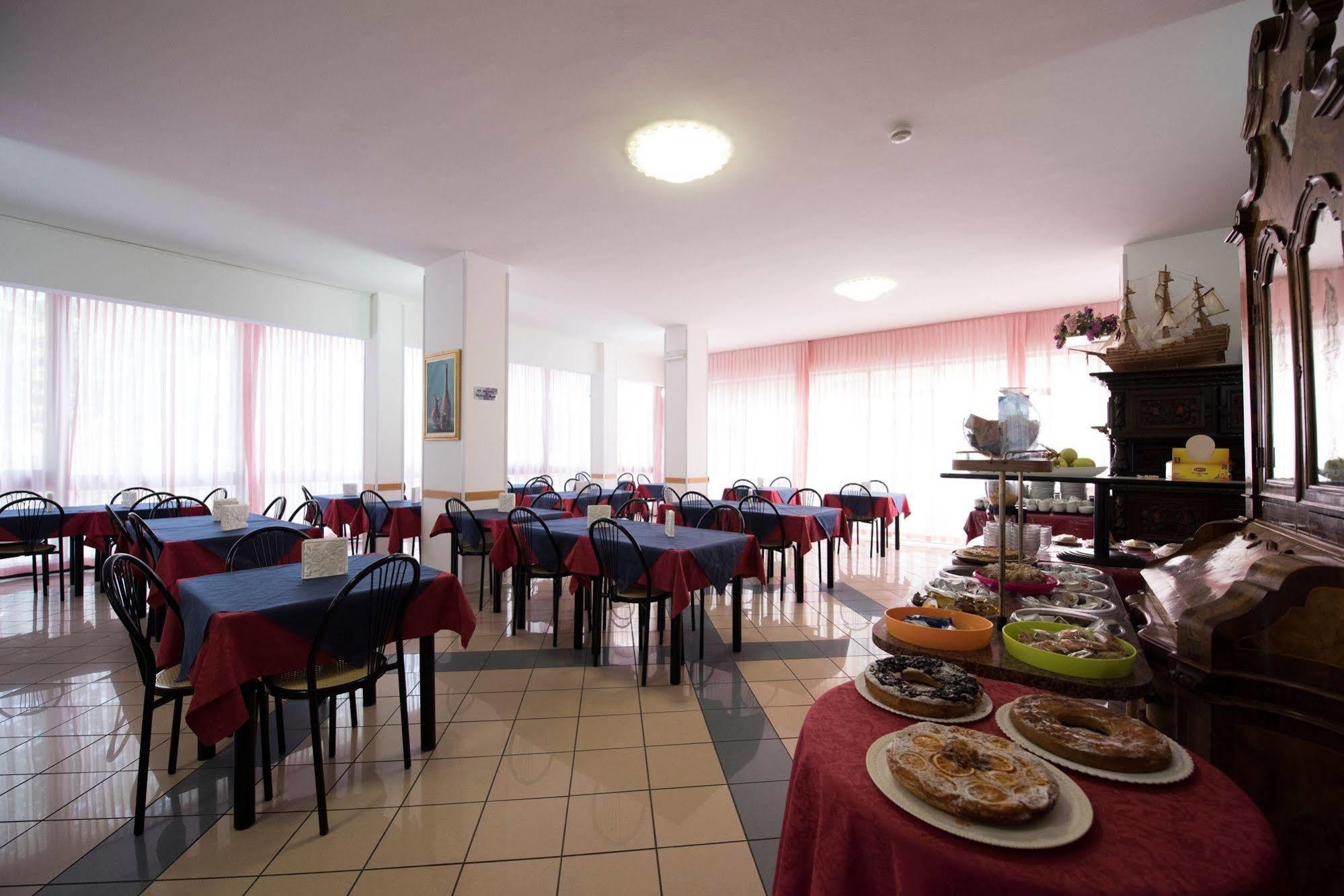Hotel Settebello B&B Чезенатіко Екстер'єр фото